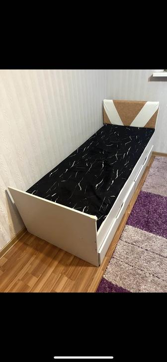 Кровать б/у в отличном состоянии