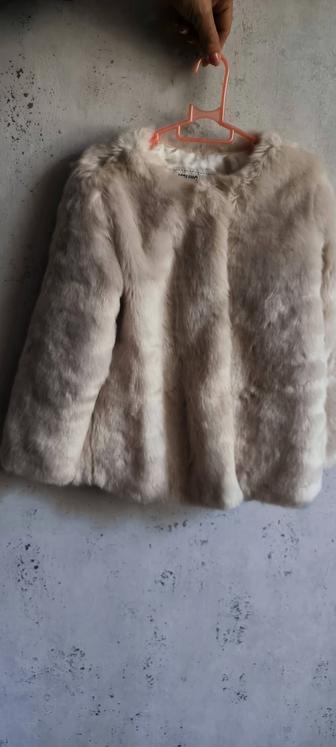 Полушубок демисезонный на 5-6 лет, рост 116-122. Состояние нового
