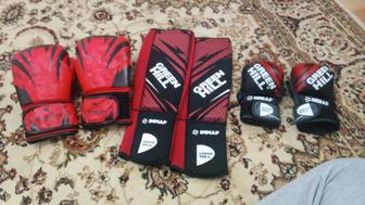 Продаю черепашка цена - 15тыс,перчатка цена - 15тыс, щиток цена - 15тыс сос