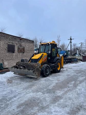 Экскаватор-погрузчики, трактор три в одном