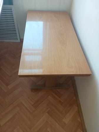 Продам журнальный стол , б/у в нормальном состояний.