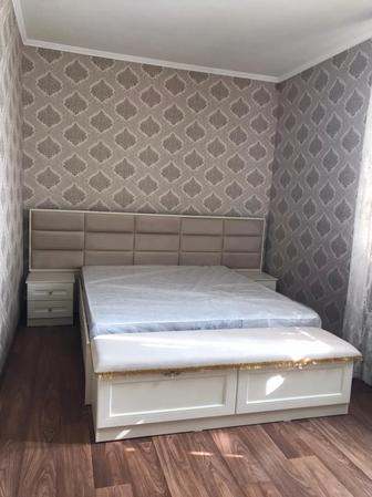 Продаю спальный гарнитур ( кровать, шкаф, с двумя тумбочками и комод)