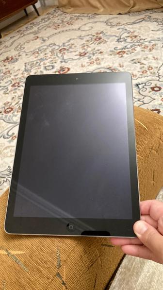 Ipad Air 16 gb A1475 почти новый