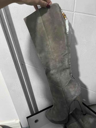 Продам натуральные замшевые сапоги