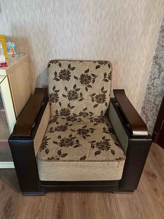 Диван с двумя креслами