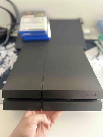Продам Sony Playstation 4
