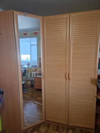 Продам угловой шкаф б/у
