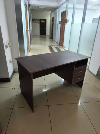 Продам офисные столы в отличном состоянии