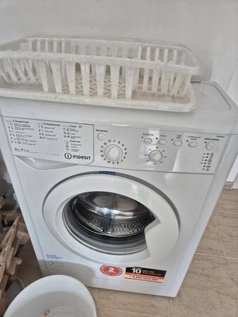Продам стиральную машину indesit