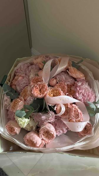 Букет пионовидных цветов Celine Flowers