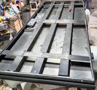 Стальной металически дверь