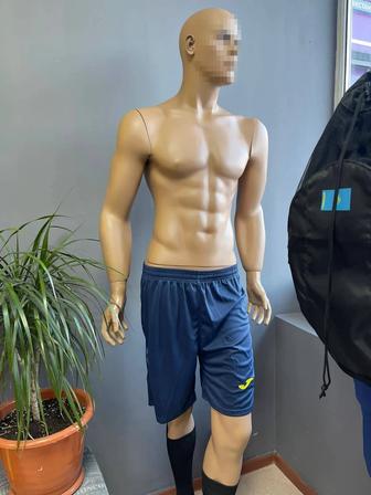 Продам манекены в полный рост.