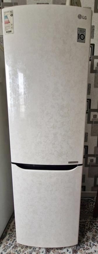 Продается б/у холодильник