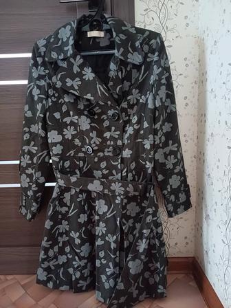 Отдам женский плащ