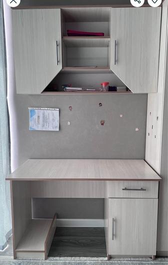 Продаю писменный стол с верхним шкафом