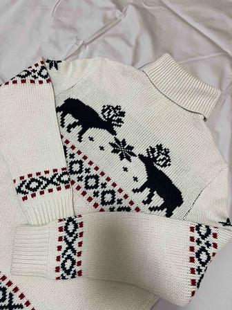 Свитер с оленями от бренда HM