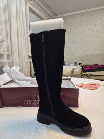 Продам зимние женские сапоги