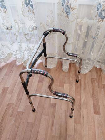 Ходунки для пожилых людей