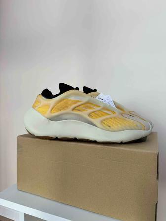 Adidas Yeezy boost 700 V3