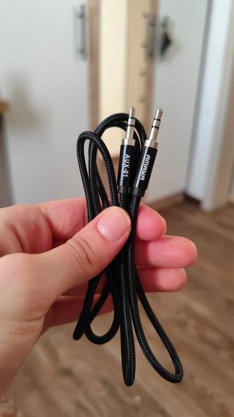 Кабель HDMI и AUX