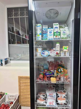 Срочно Продается витринный холодильник