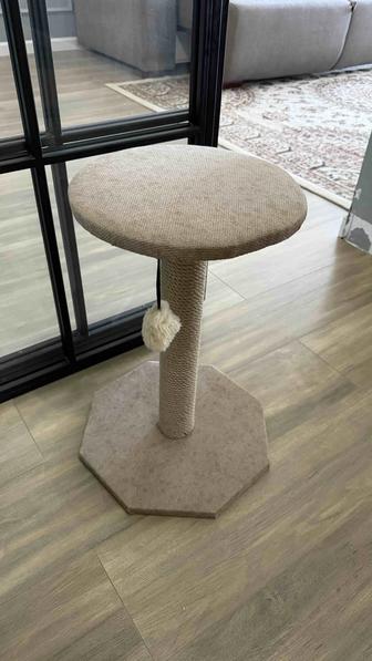 Продам когтеточку с лежанкой и игрушкой