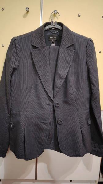 Продам костюм брючный женский