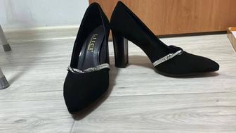 Продаю туфли женские