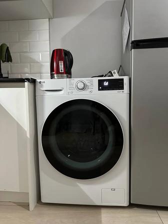 Стирально-сушильная машина LG F2J6HG7W