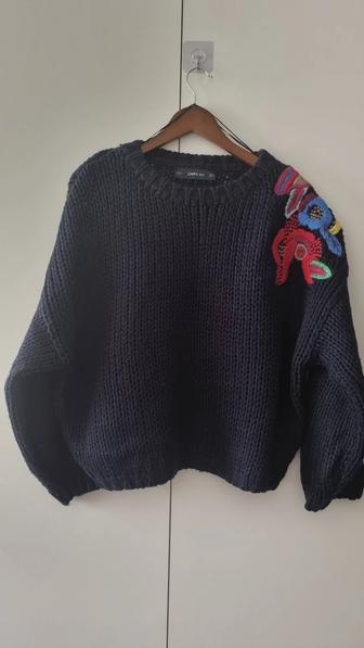 Свитер Zara Knit с цветочной вышивкой