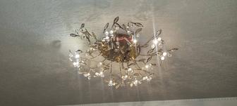 Продам люстру