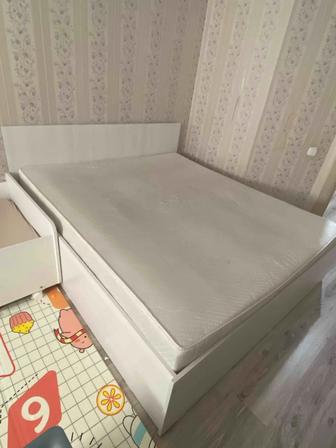 Кровать с матрасом