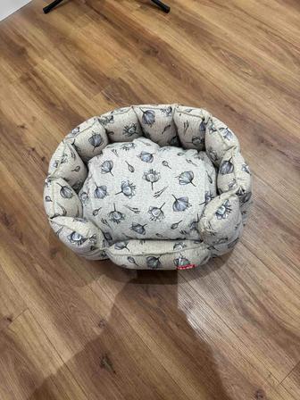 Продам лежанку для кошки или маленькой собачки