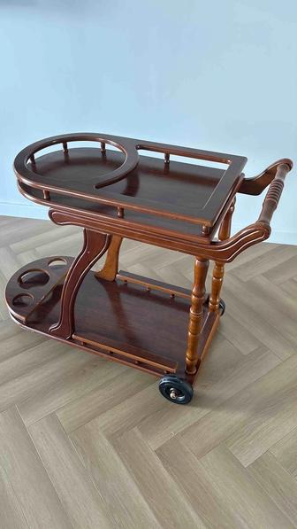 Сервировочный стол