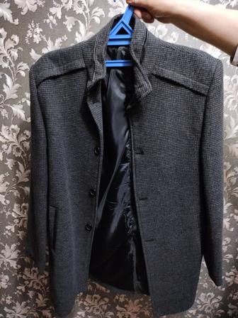 Продам мужское пальто 48 р