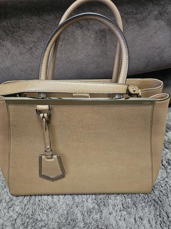 Продам сумку оригинал Fendi