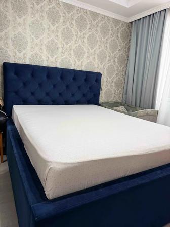 Двуспальная кровать