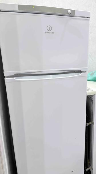 Продам холодильник Индезит