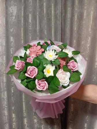 Продаются цветы в букетах и коробочках из вспененной мыльной основы