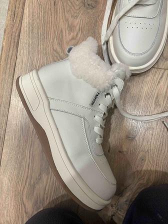 Продам зимние ботинки женские новые