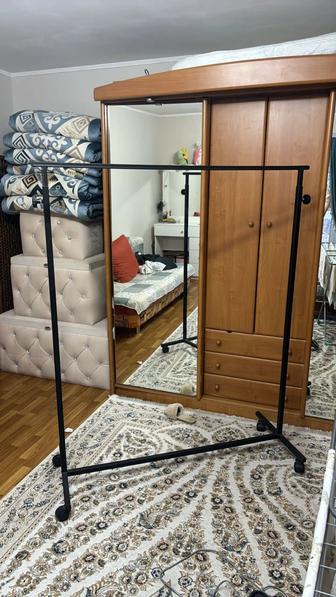 Напольная вешалка для одежды
Цвет черный.