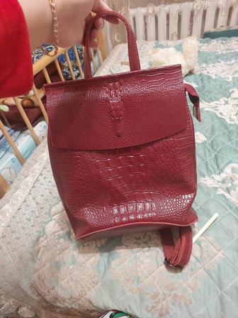 Продаю кожанный рюкзак