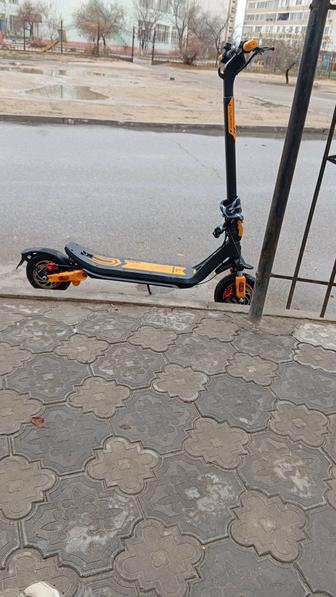 Продам самокат новый ездил два дня