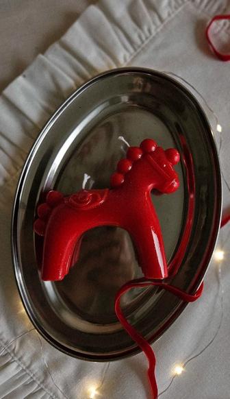 Свеча красная лошадь