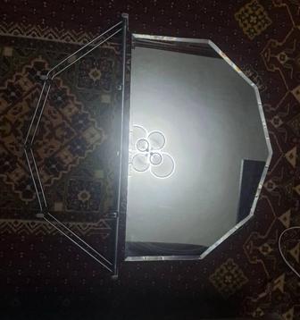 Продам зеркало с полочками