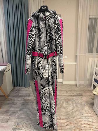 Продам лыжный комбинезон EA