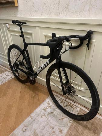 Продаю карбоновый шоссейный велосипед Giant TCR