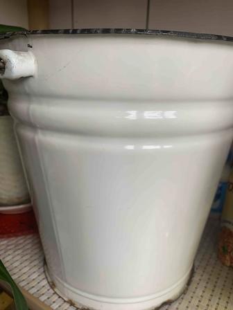 продаю эмалированный дуршлаг , ведро ,вилки, ложки ,ножи , посуду