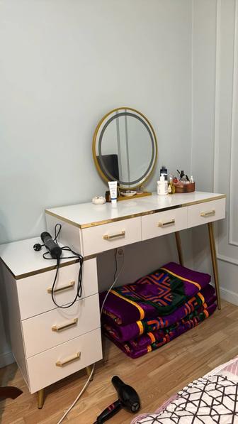 Туалетный столик