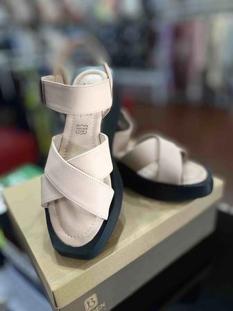 Продам босоножки